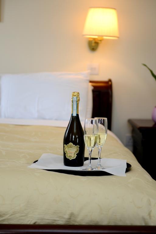 Ashbrook Arms Townhouse And Restaurant Hotel เดอร์โรว์ ห้อง รูปภาพ